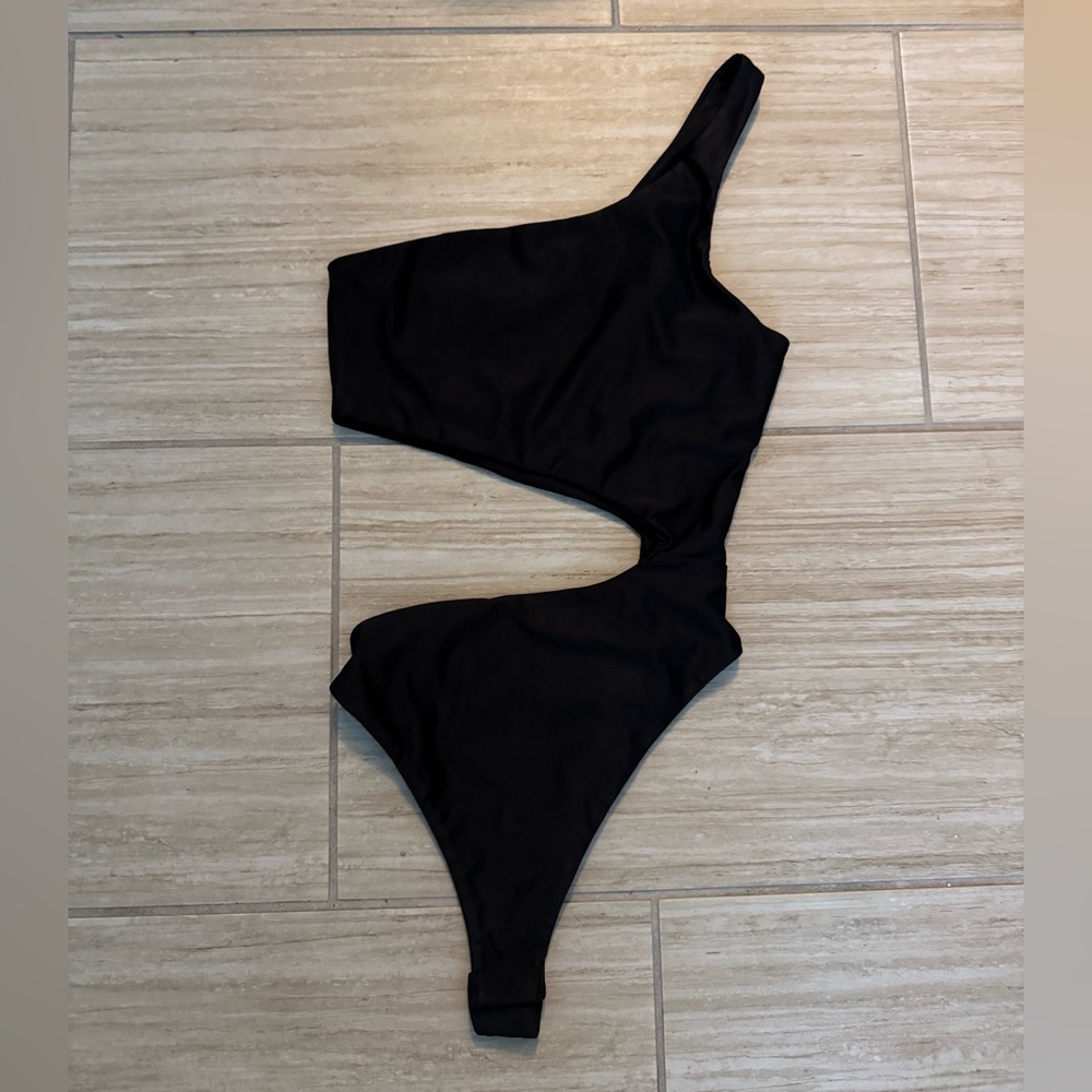 Black One-Shoulder Cutout Bodysuit